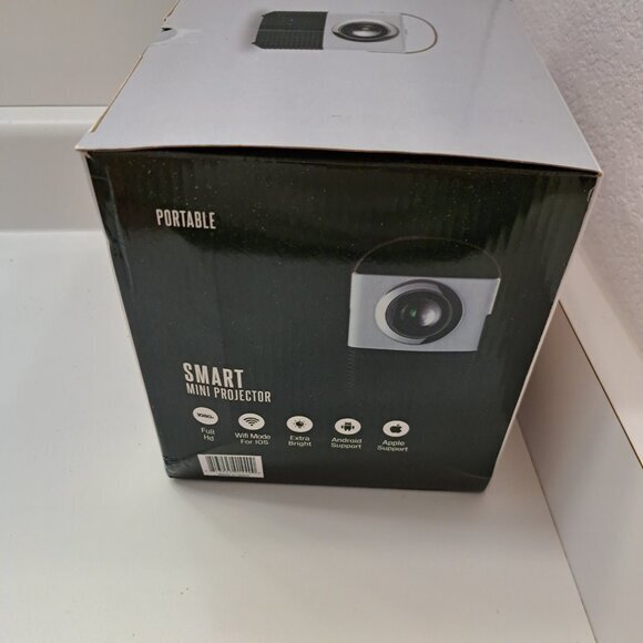 Portable Built-in Battery Smart Full HD Projector Apple and Android supported - Picture 2 of 3